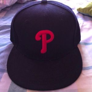 Black/red logo Phillies fitted cap